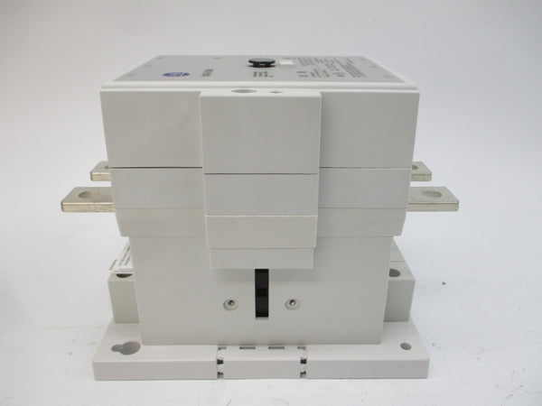 ALLEN BRADLEY 100-D300ED11 SER. B 110-130V (BR/WH) NSMP
