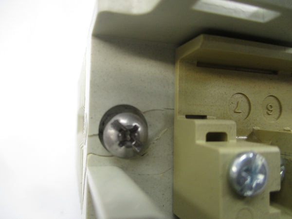SCHNEIDER AUTOMATION 140CPS11410 115/230VAC 8A UNMP