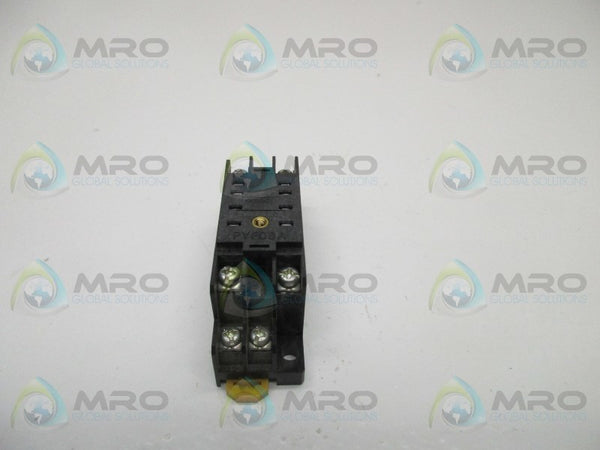 OMRON PYF08A-K3FM SOCKET RELAY  UNMP