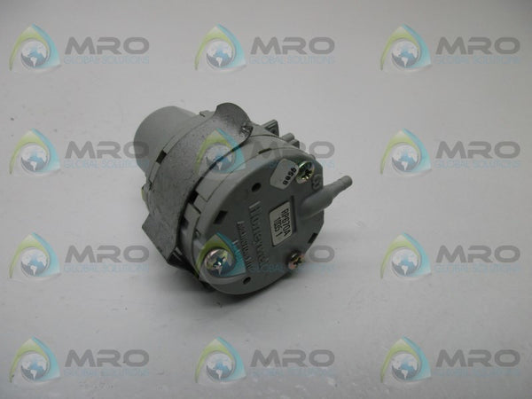 HONEYWELL RP670A1035 PNEUMATIC SWITCHING RELAY  UNMP