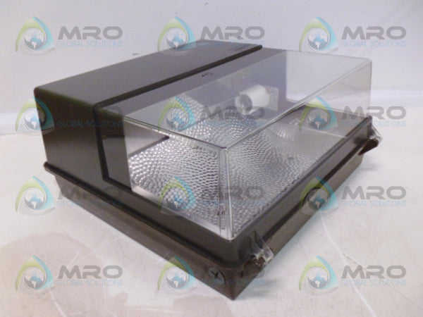 HUBBELL 3V804 WALL PACK LIGHT ENCLOSURE (AS PICTURED) NSNP