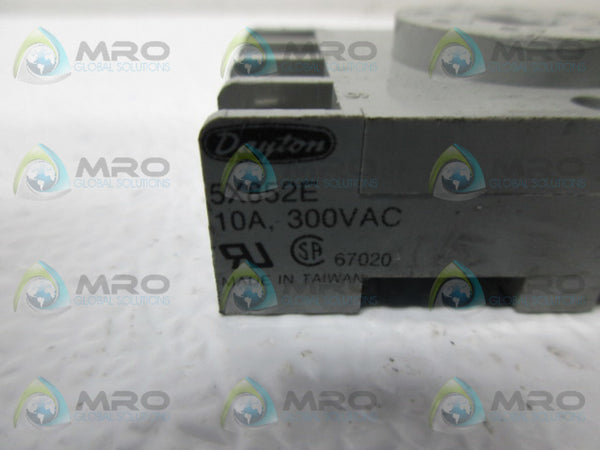 DAYTON 5X852E RELAY SOCKET  UNMP