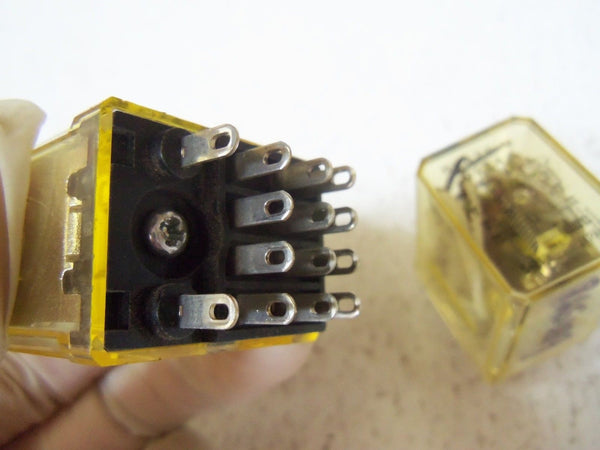 LOT OF 2 IDEC RELAY RY42S-U DC 24V UNMP