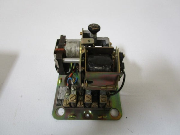 GENERAL ELECTRIC TIME DELAY RELAY 460V CR2820-1740A4 UNMP