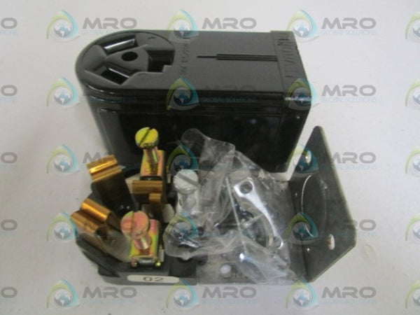 PASS & SEYMOUR LEGRAND 3836 POWER RECEPTACLE NSMP