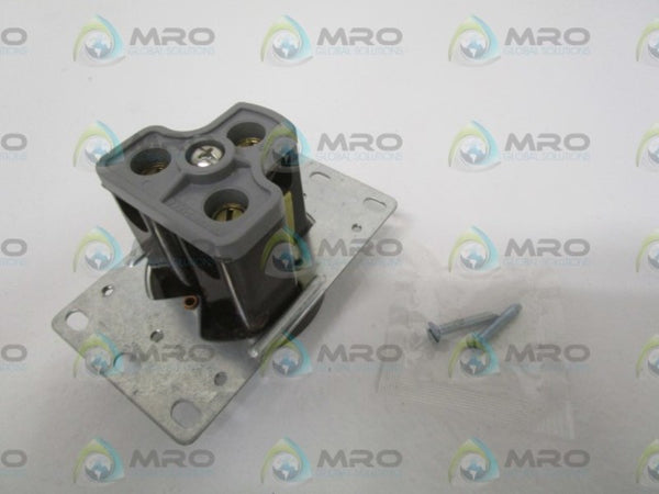 PASS & SEYMOUR LEGRAND 3803 POWER RECEPTACLE NSMP