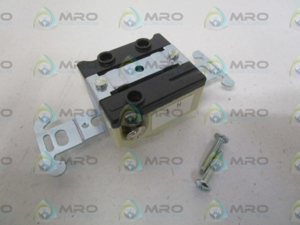 PASS & SEYMOUR 6810-I SINGLE RECEPTACLE NSMP