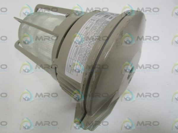 HUBBELL MBL4530 LIGHT FIXTURE (AS PICTURED) NSNP