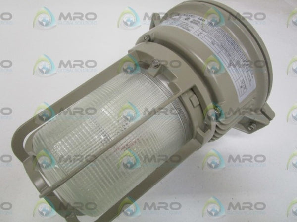 HUBBELL MBL4530 LIGHT FIXTURE (AS PICTURED) NSNP