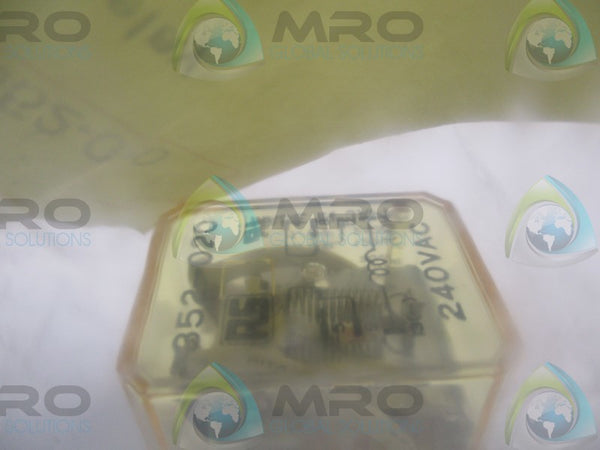 IDEC RH2B-RS-AC240 352-020 RELAY 240VAC  NSMP