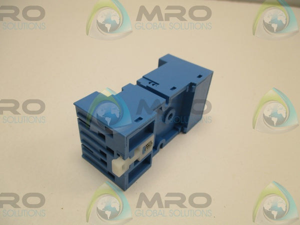 FINDER 90.03 RELAY SOCKET  NSNP