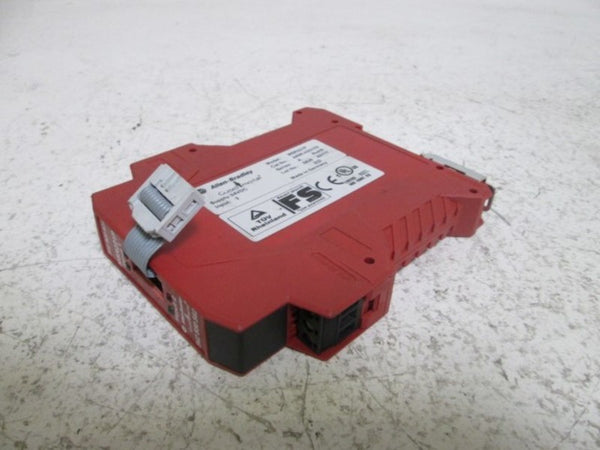 ALLEN BRADLEY 440R-H23179 SER. A MODULAR MONITORING SAFETY RELAY UNMP