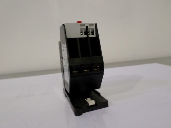 SIEMENS 3UA5000-1A OVERLOAD RELAY 1-1.6A w/ 3UX1418 TERMINAL BLOCK UNMP