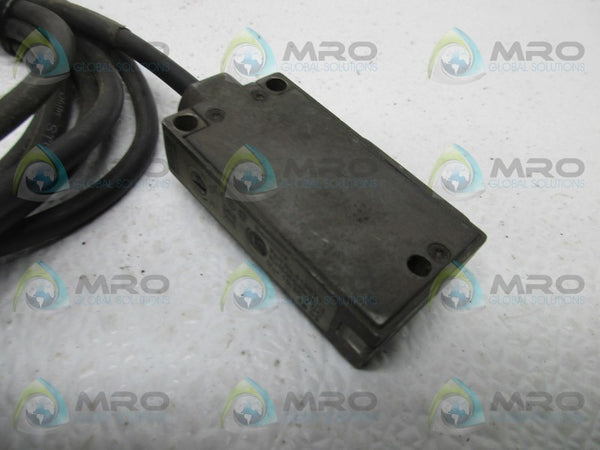 PEPPERL & FUCHS MLV40-54-G/40A/49/115 PHOTOELECTRIC SENSOR UNMP