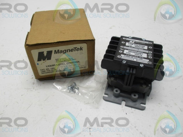 MAGNETEK 1500-D-L1-S9-0C-X LIQUID LEVEL CONTROL RELAY 110/120V  NSMP