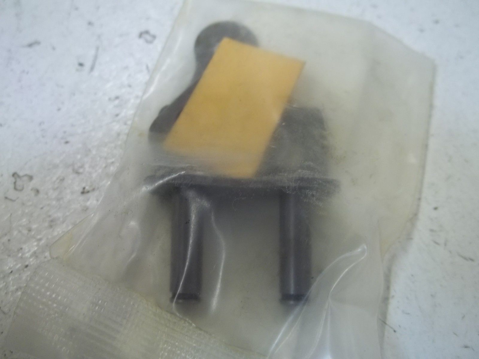 INDUSTRIAL MRO 0008636257 STRAP, MOUNTING, ANGLE OUTER PLATE * NEW IN A BAG *