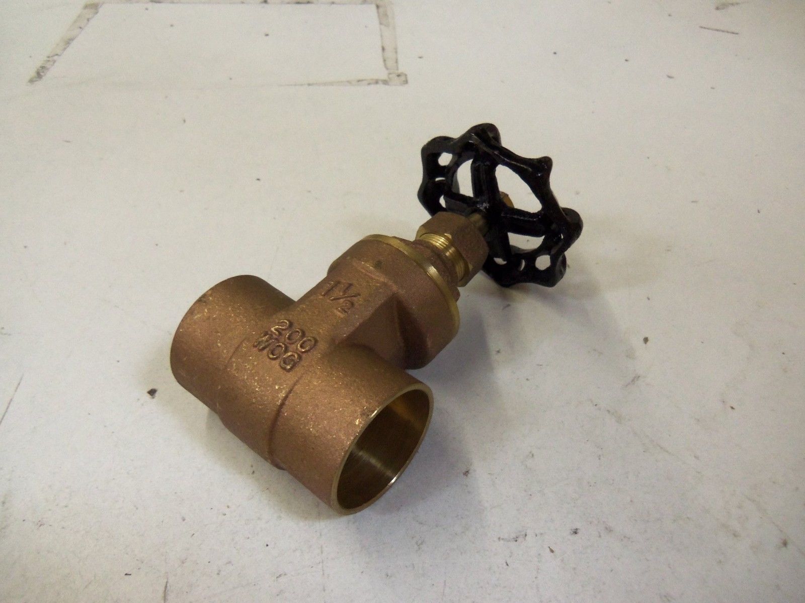 1 1/2" 200 WOG BRASS VALVE  *USED*