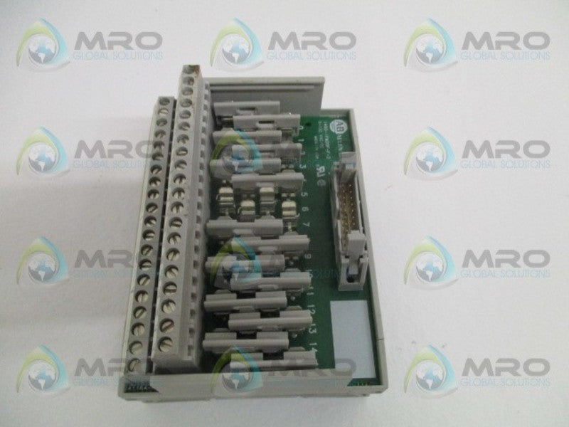 ALLEN BRADLEY 1492-IFM20F-F-2 SER. A INTERFACE MODULE  UNMP