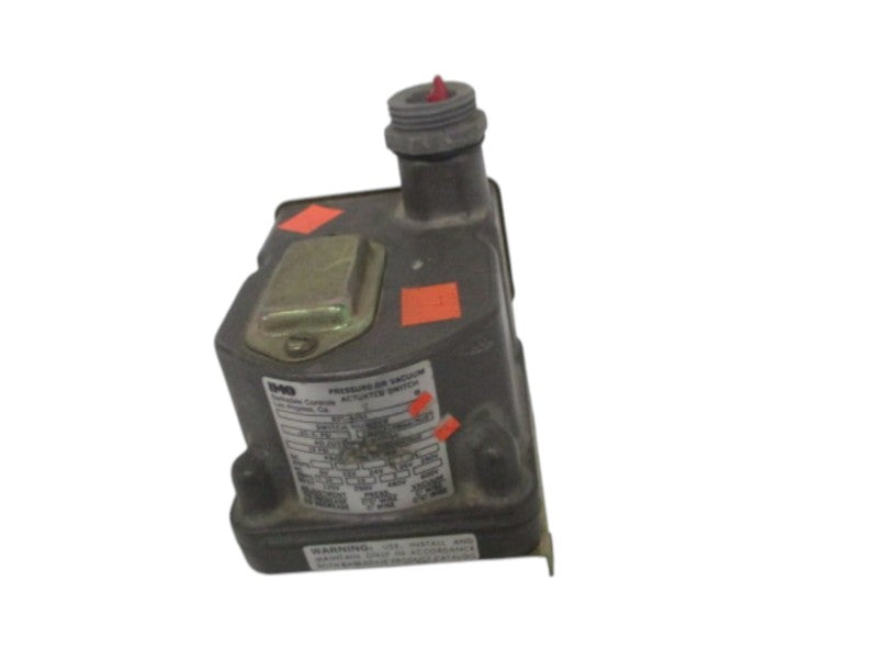 BARKSDALE D2T-A3SS PRESSURE OR VACUUM ACTUATED SWITCH .03-3 PSI UNMP