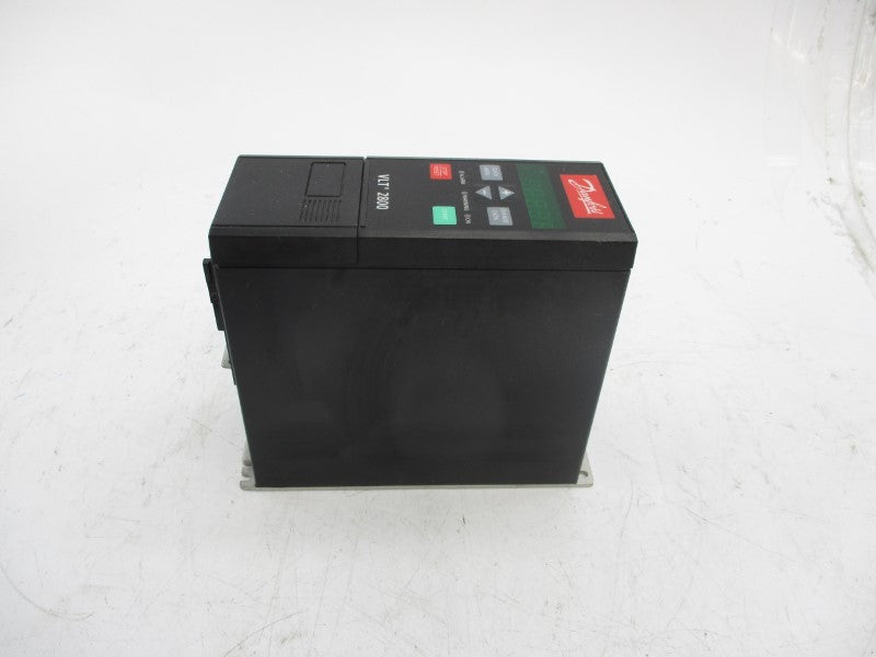 DANFOSS 195N1039 VLT2815PT4B20STR1DBF00A00C0 300V 3.7A NSMP