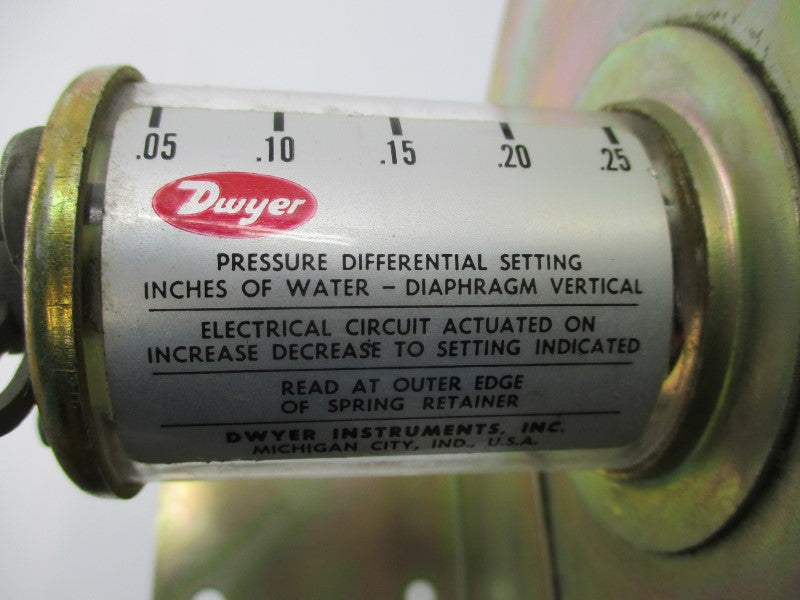 DWYER 1638-1 480VAC 15A 10PSI NSNP
