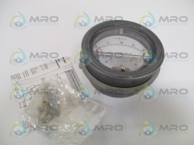 DWYER 2220C PRESSURE GAGE 0-20 LBS PER SQ. IN. *NEW IN BOX*