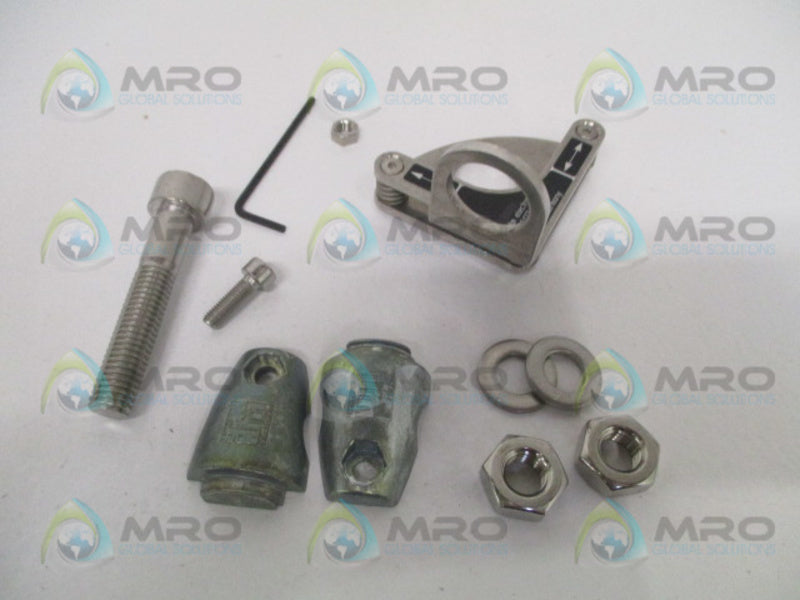 IFM EFECTOR E20987 OG MOUNTING SET *NEW IN BOX*