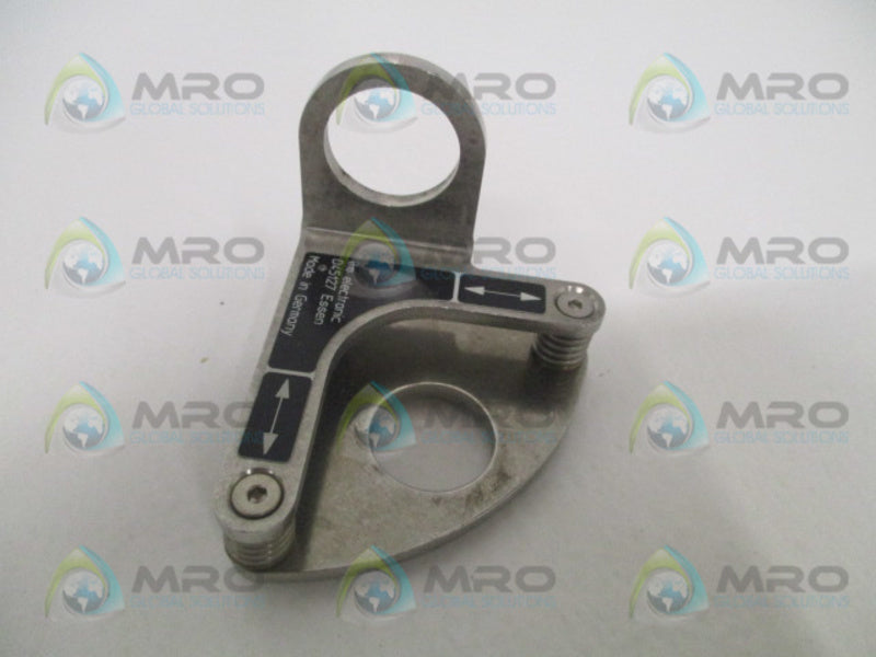 IFM EFECTOR E20987 OG MOUNTING SET *NEW IN BOX*