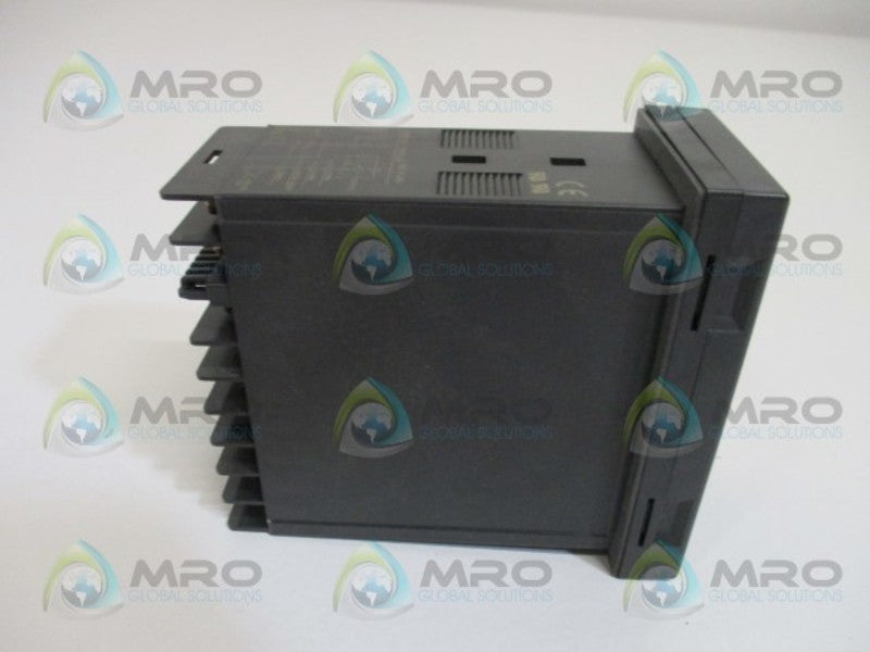 FUJI ELECTRIC PXZ5RCY1-5VC26-D TEMPERATURE CONTROLLER NSMP