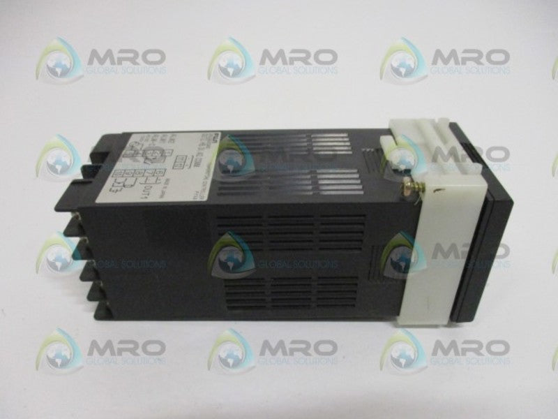 FUJI ELECTRIC PYX4MHY1-000YF TEMPERATURE CONTROLLER NSNP