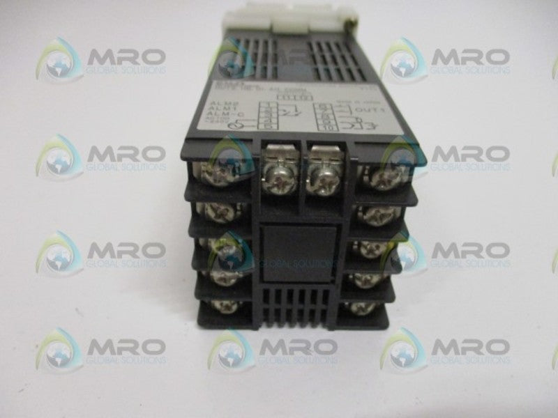 FUJI ELECTRIC PYX4MHY1-000YF TEMPERATURE CONTROLLER NSNP