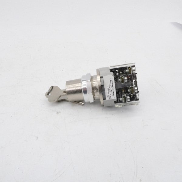 ALLEN BRADLEY 800T-H3104A SER. T (WH) NSMP
