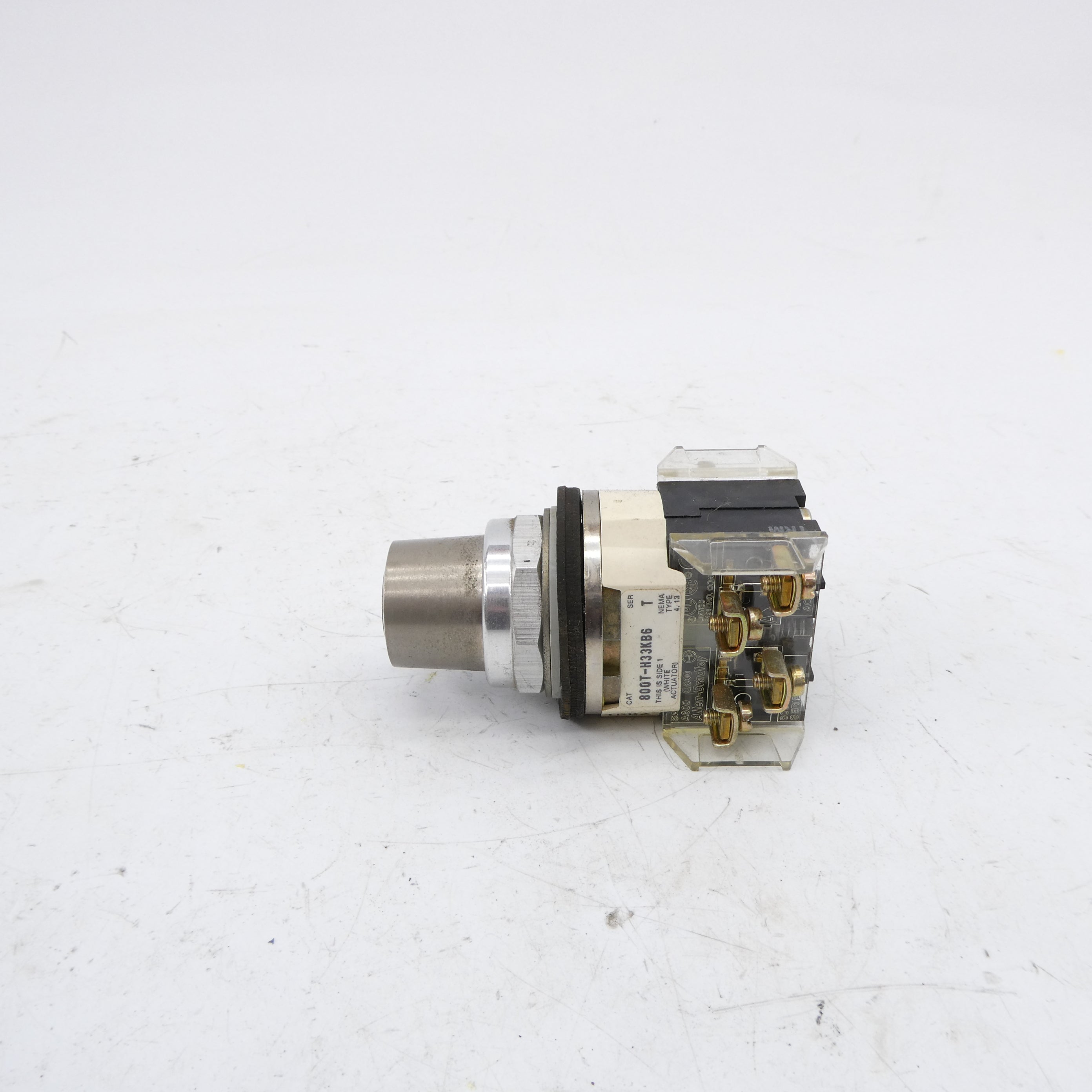 ALLEN BRADLEY 800T-H33KB6 SER. T (NO KEY) NSNP