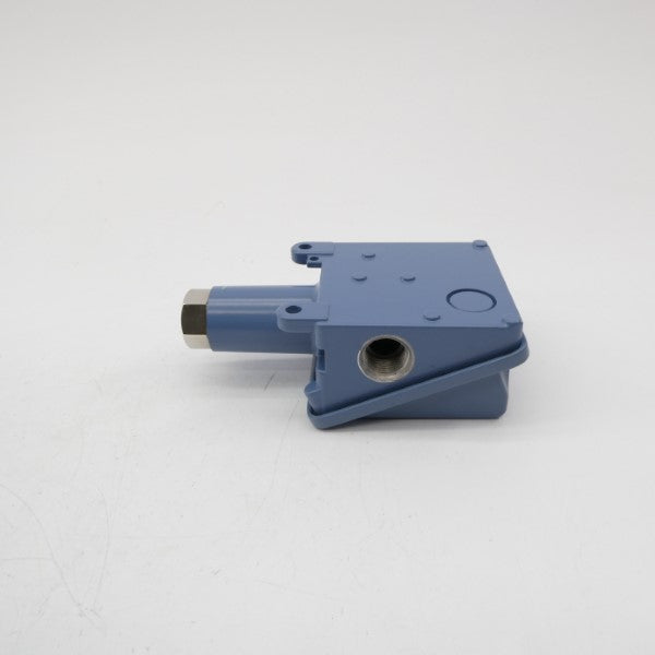 UNITED ELECTRIC H100-702 480VAC 15A 3-100PSI NSMP