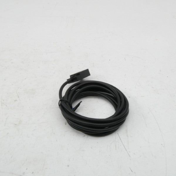OMRON TL-W5MD1 10-30VDC 2M NSMP