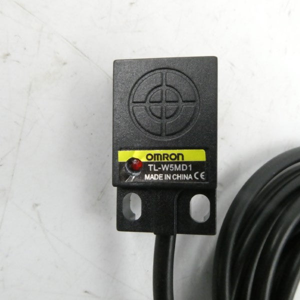 OMRON TL-W5MD1 10-30VDC 2M NSMP