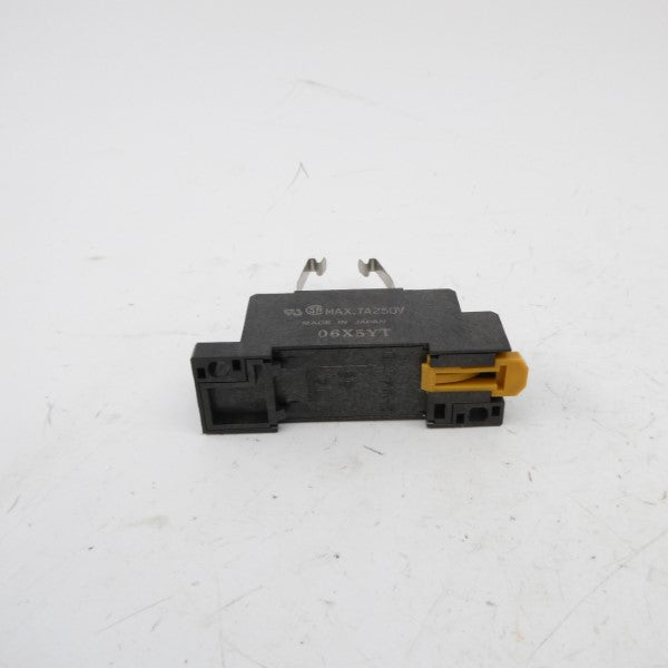 OMRON PYF08A 250V 7A UNMP