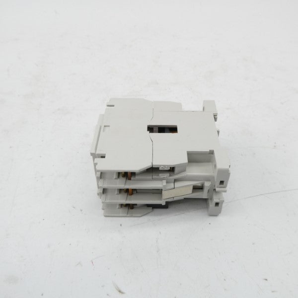 CUTLER HAMMER CE15FN3AB SER. B1 110/120V 32A NSMP