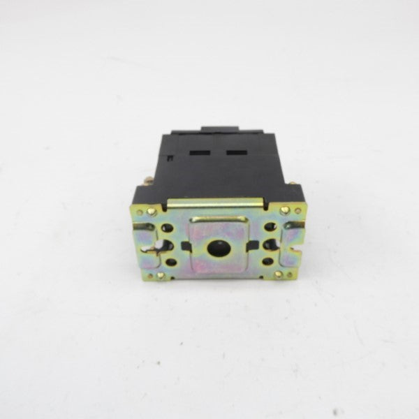 ALLEN BRADLEY 700-R220A1 SER. B 110/115-120V 3A (WH) NSMP