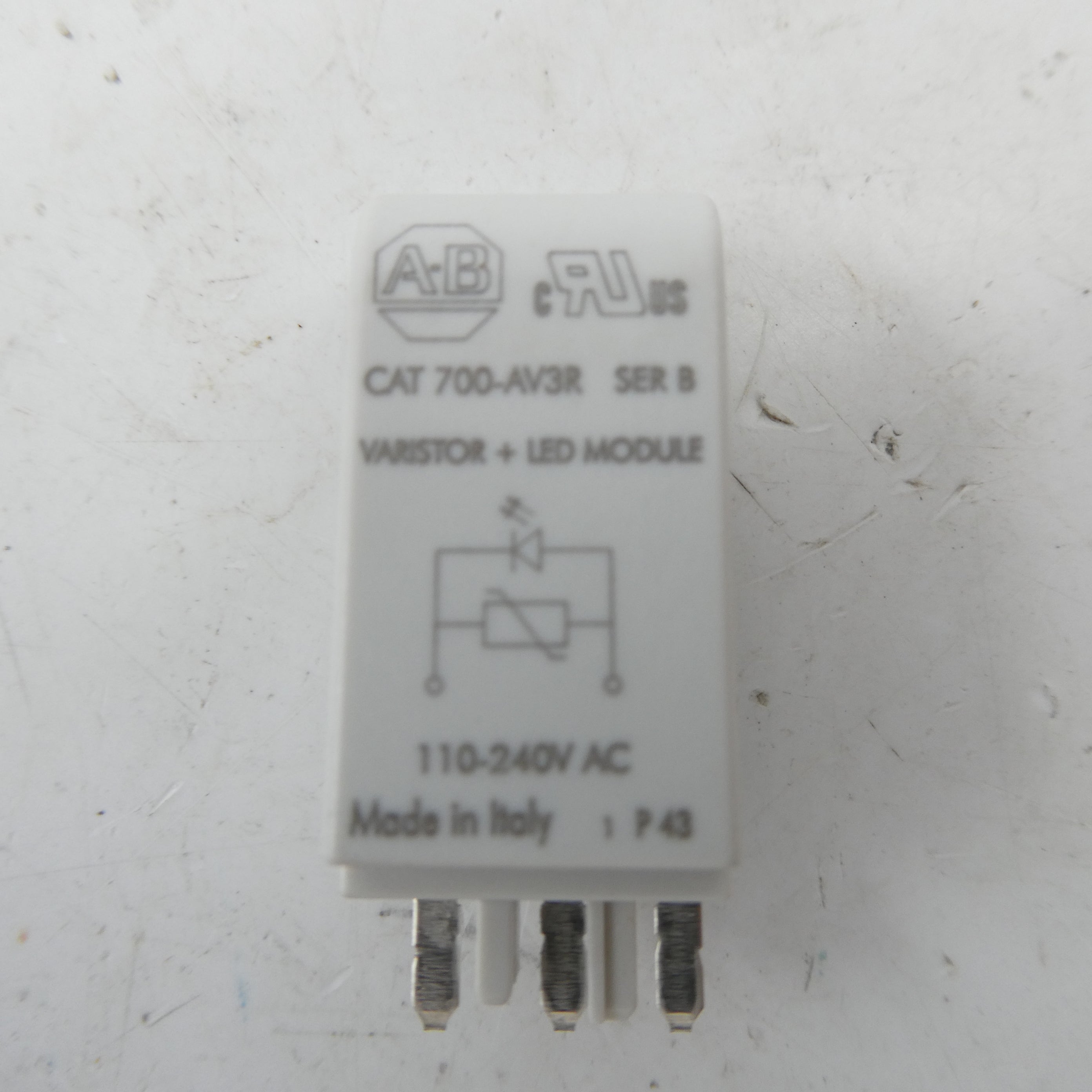 ALLEN BRADLEY 700-AV3R SER. B 110-240VAC NSNP