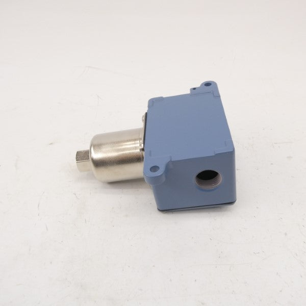 UNITED ELECTRIC J6-152 277VAC 15A 0-50PSI NSMP