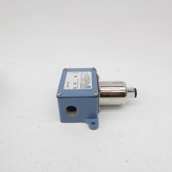 UNITED ELECTRIC J6D-126 277VAC 15A 30"HGVAC NSMP