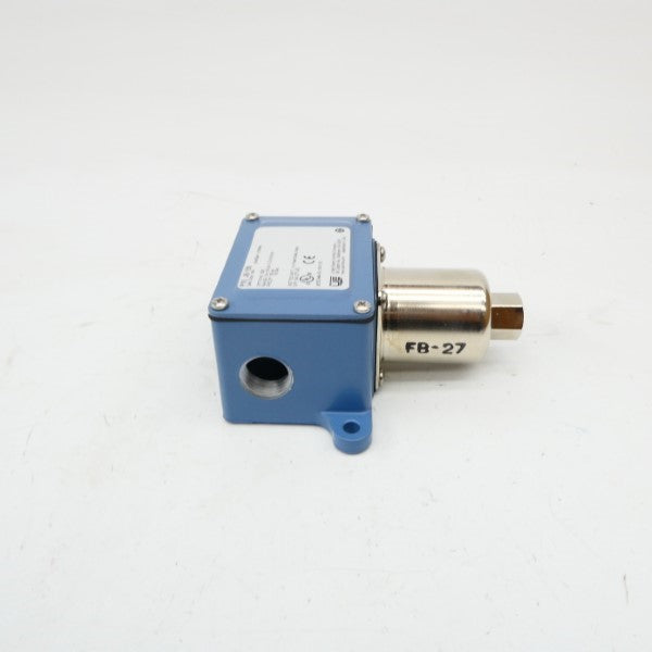 UNITED ELECTRIC J6-156-1520 277VAC 15A 3-100PSI NSMP