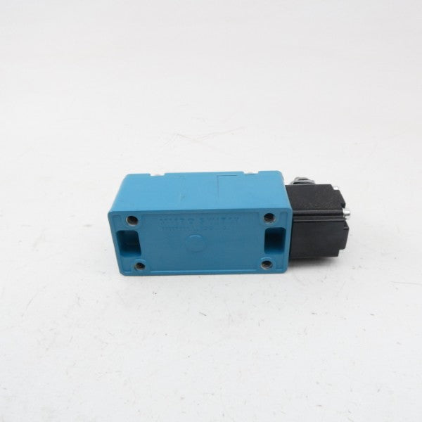 MICRO SWITCH 151ML2-E1 600VAC 10A NSMP