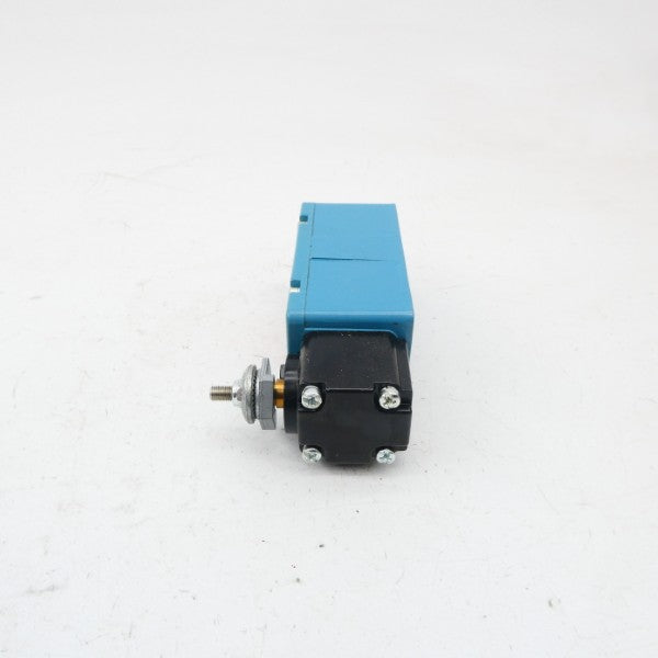 MICRO SWITCH 151ML2-E1 600VAC 10A NSMP