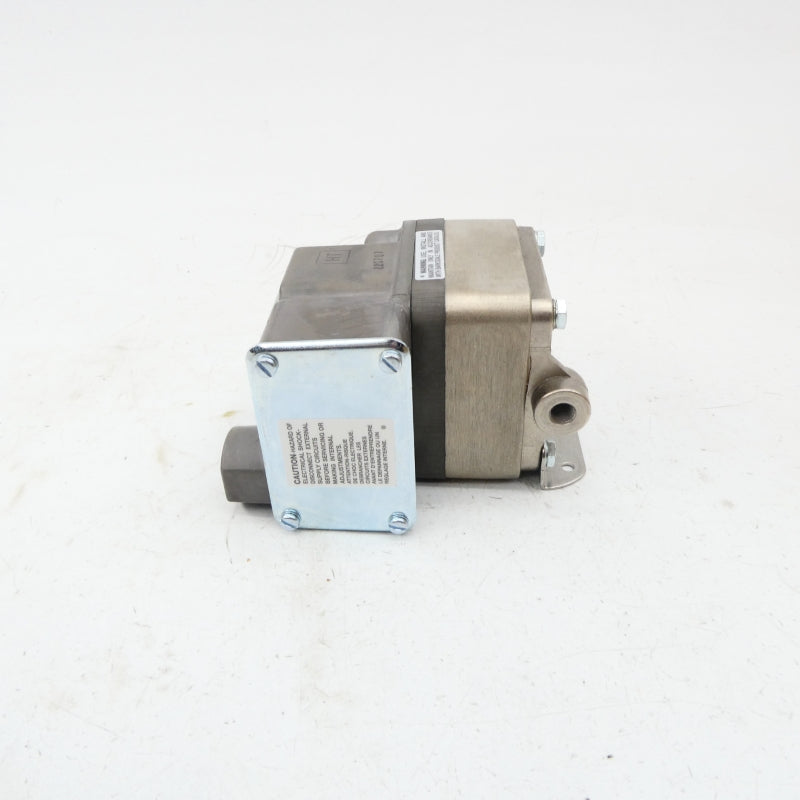 BARKSDALE DPD2T-H18SS 480VAC 3A .4-18PSI NSMP
