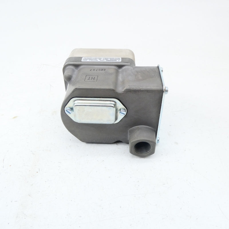 BARKSDALE DPD2T-H18SS 480VAC 3A .4-18PSI NSMP