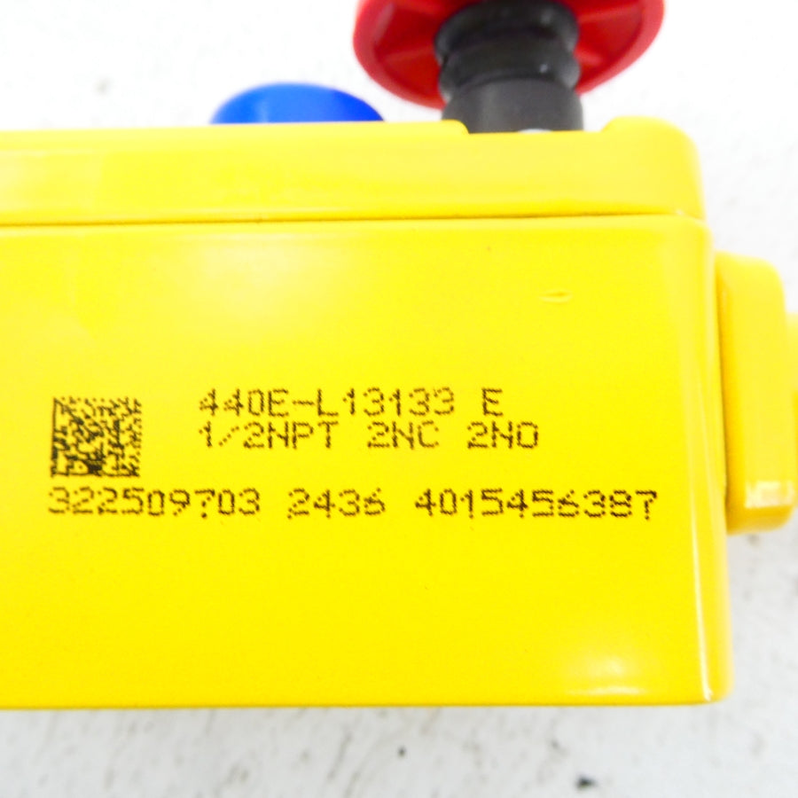 ALLEN BRADLEY 440E-L13133 SER. E 500V 1A (BR/WH) NSMP