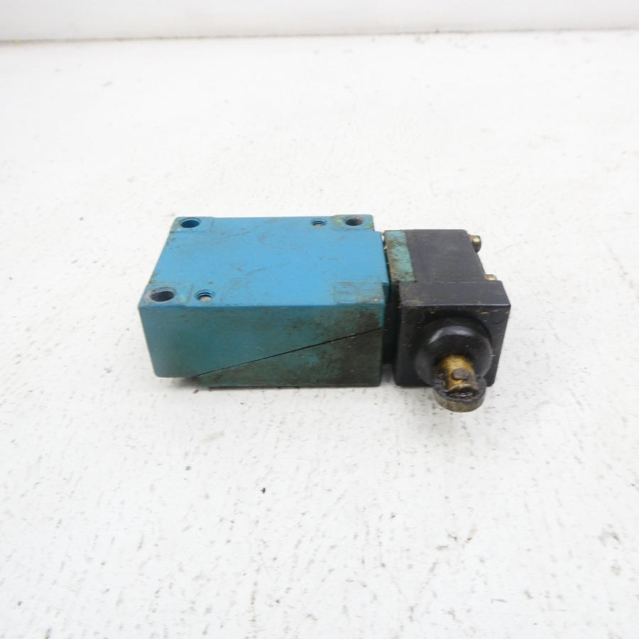 MICRO SWITCH LZE1 125-250VAC 10A (AS PICTURED) NSNP