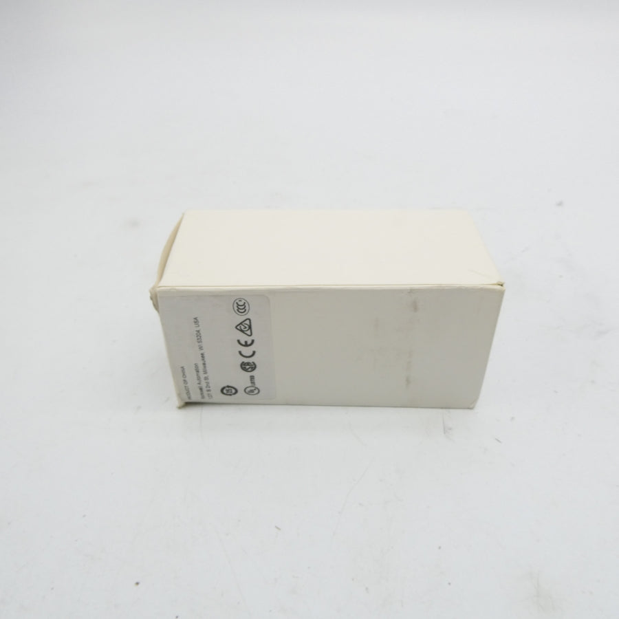 ALLEN BRADLEY 800T-QAH2GD1 SER. U 12-130VAC/DC (WH) NSFS